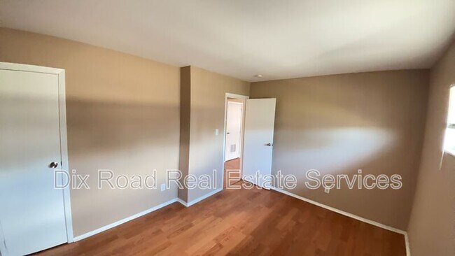 Building Photo - 5 N Sutphin St