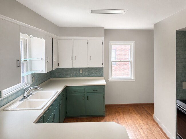 Building Photo - 24550 Puritan Ave