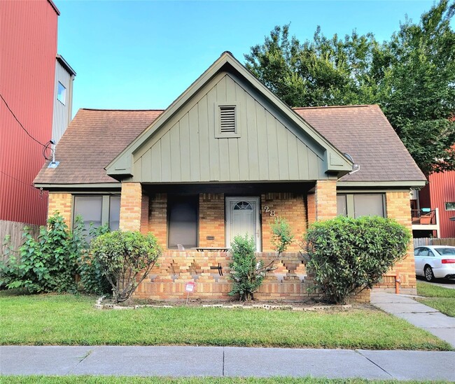 Primary Photo - 2811 Chenevert St