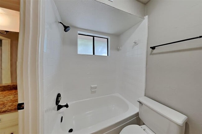 Building Photo - 5207 Maple Terrace Dr