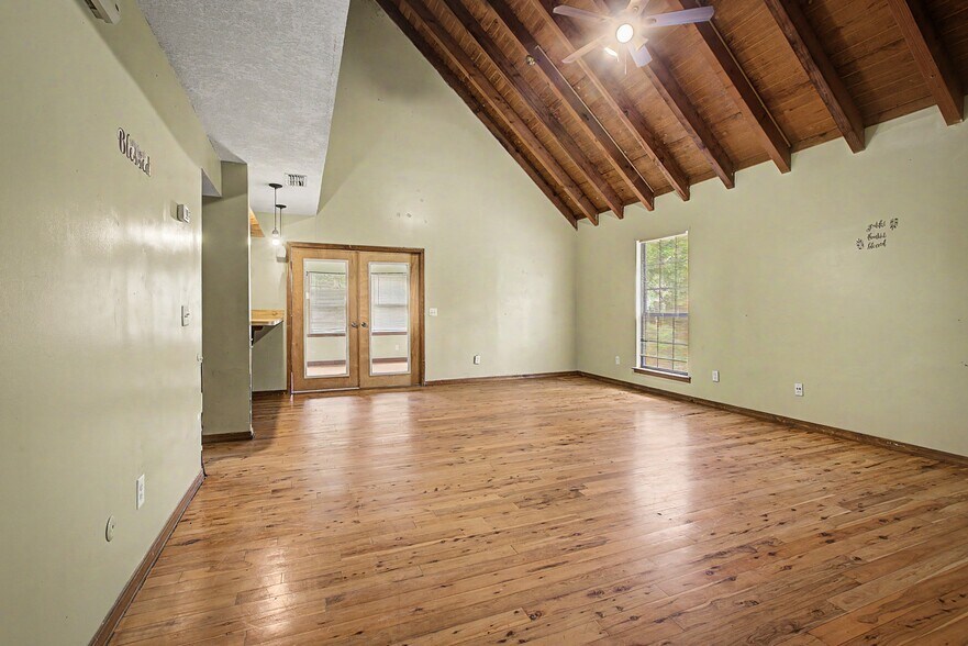 Building Photo - 302 Bernard Rd