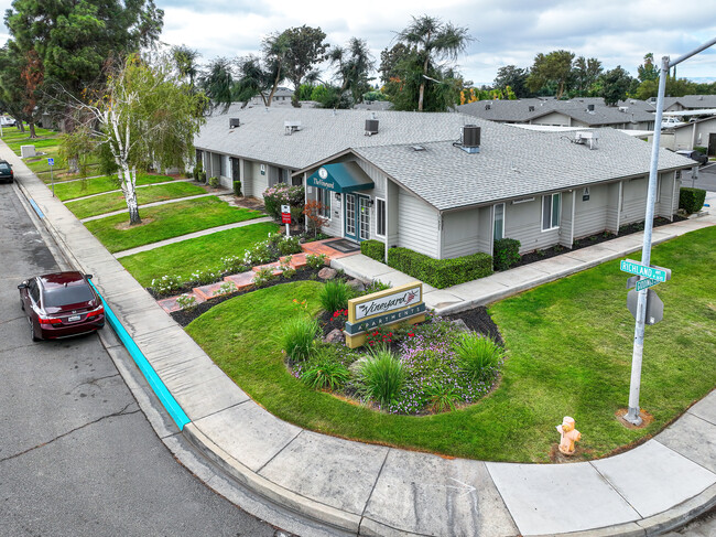 Building Photo - Vineyard Apartments