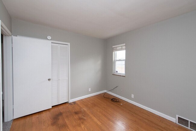 Building Photo - WESTWOOD-2 BEDROOM 1.5 BATH RANCH W/ UPDATES