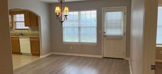 Building Photo - Cozy home in a convenient location.