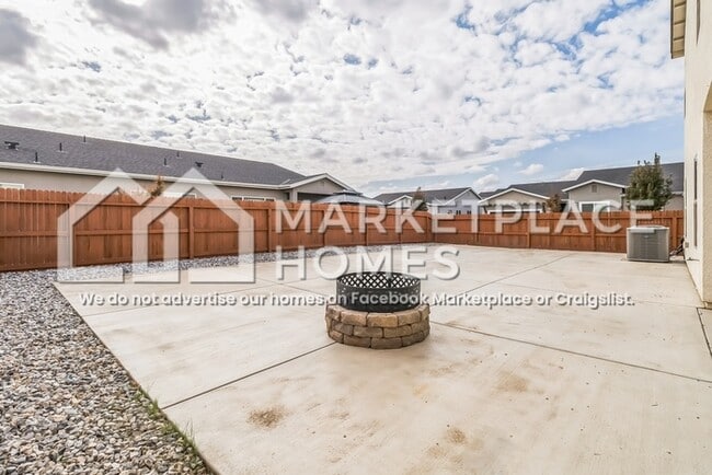 Building Photo - 2426 Valdes Dr