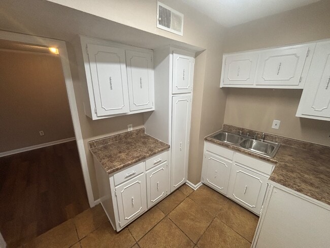 Building Photo - 4781 Townhouse Way
