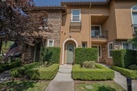 Building Photo - Charming 2-Bedroom Townhome with Office Sp...