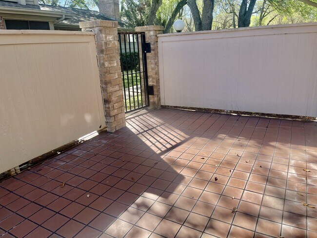 Building Photo - 2711 Grants Lake Blvd