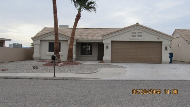 Primary Photo - 3 bed 2 bath 2 car garage near high school