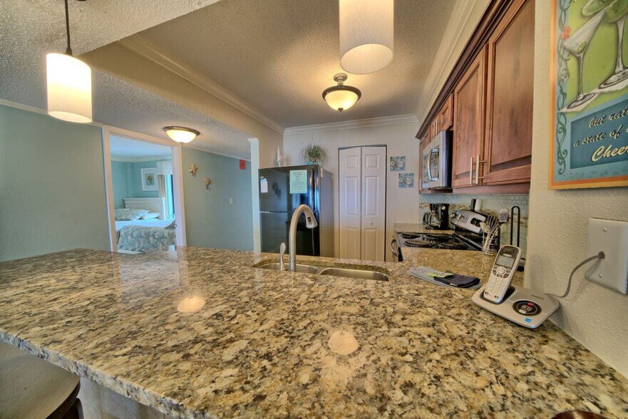 Building Photo - 7205 Thomas Dr