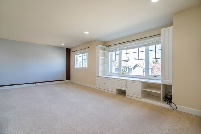 Building Photo - 5Br/3.25Ba Sammamish Home