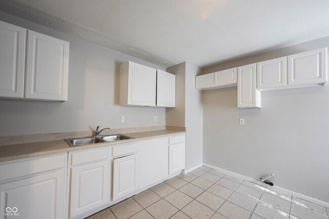 Building Photo - 4840 Leone Dr