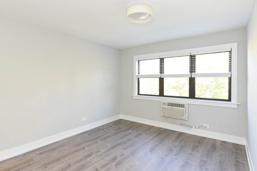 Building Photo - 450 W Barry