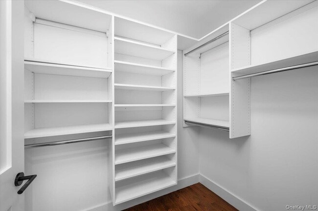 Building Photo - 422 E Boston Post Rd