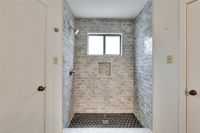 Building Photo - 7501 Gaines Mill Ln