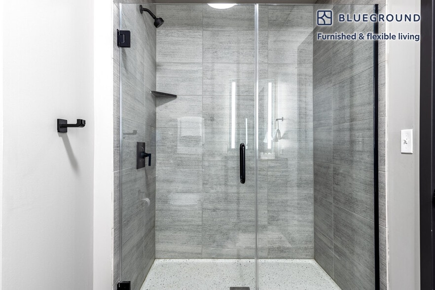 Building Photo - 939 W Washington Blvd