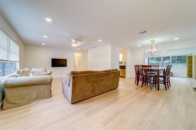 Building Photo - 11424 79th Ave