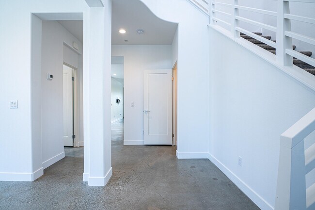Building Photo - 35830 McCarthy St