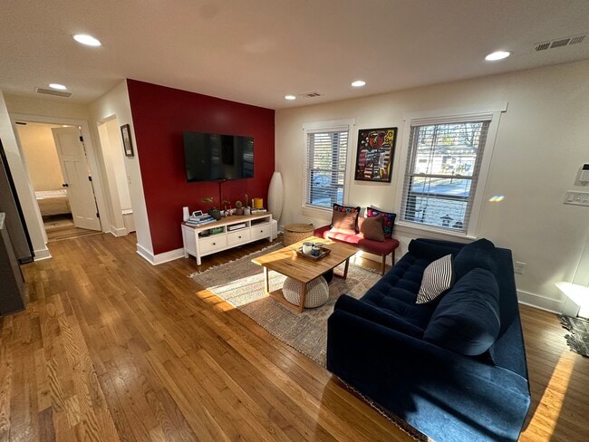 Living room - 1209 Hillwood Ct SE