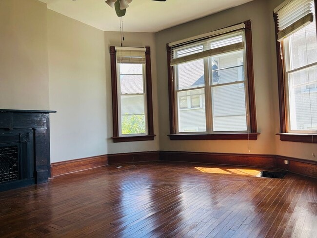 Primary Photo - 431 W 16th St