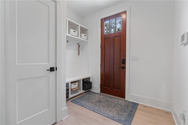 Building Photo - 2071 Fairhaven Cir NE