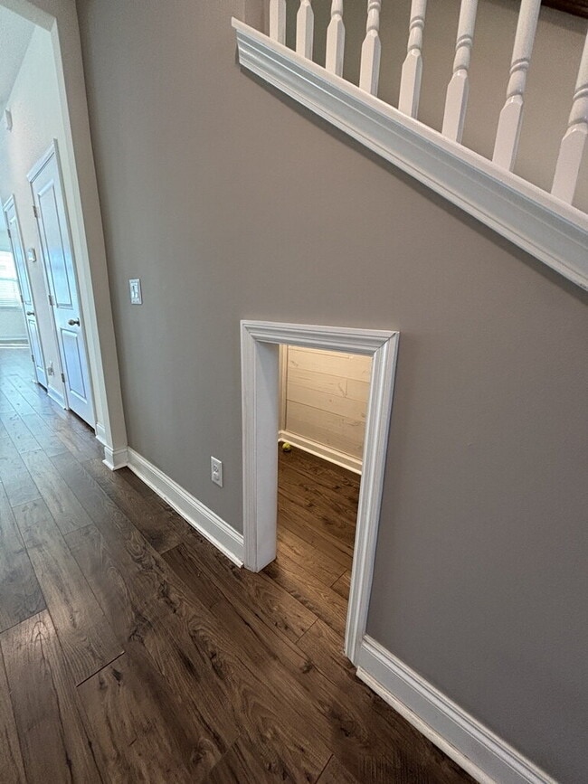 Building Photo - 608 Ravensridge Ln