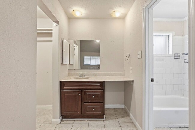 Building Photo - 11202 Sagehill Dr