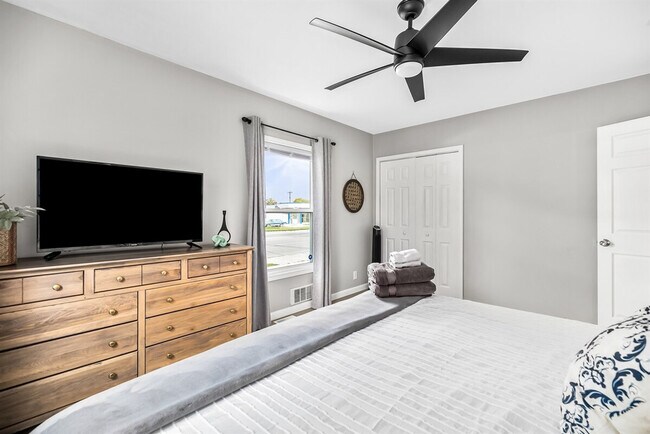 Building Photo - 14926 E 10 Mile Rd