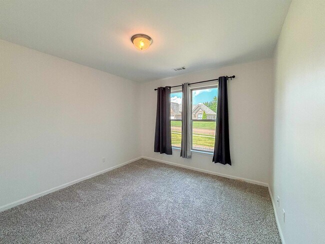 Building Photo - 6839 Hare Hill Dr
