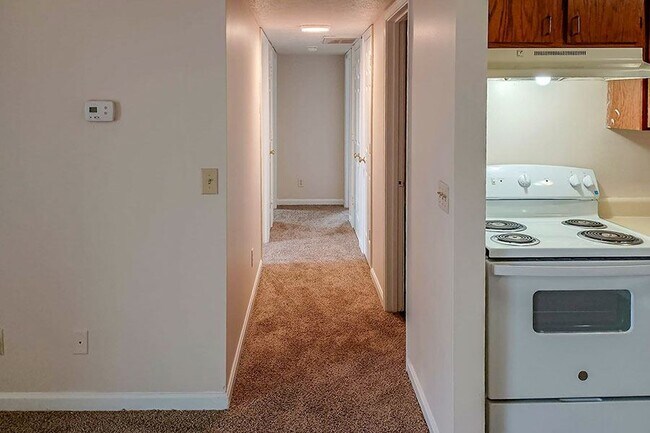 Building Photo - CAMBRIDGE POINTE