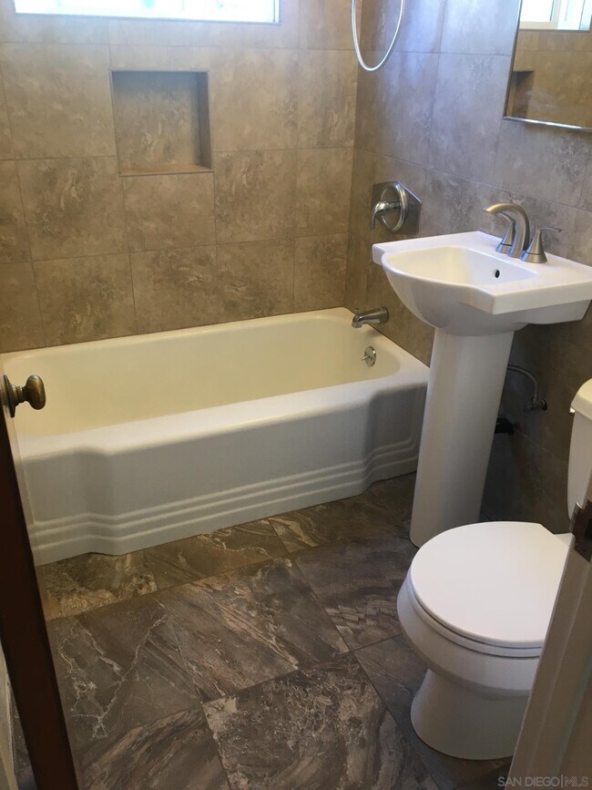 Building Photo - 4715 Del Mar Ave