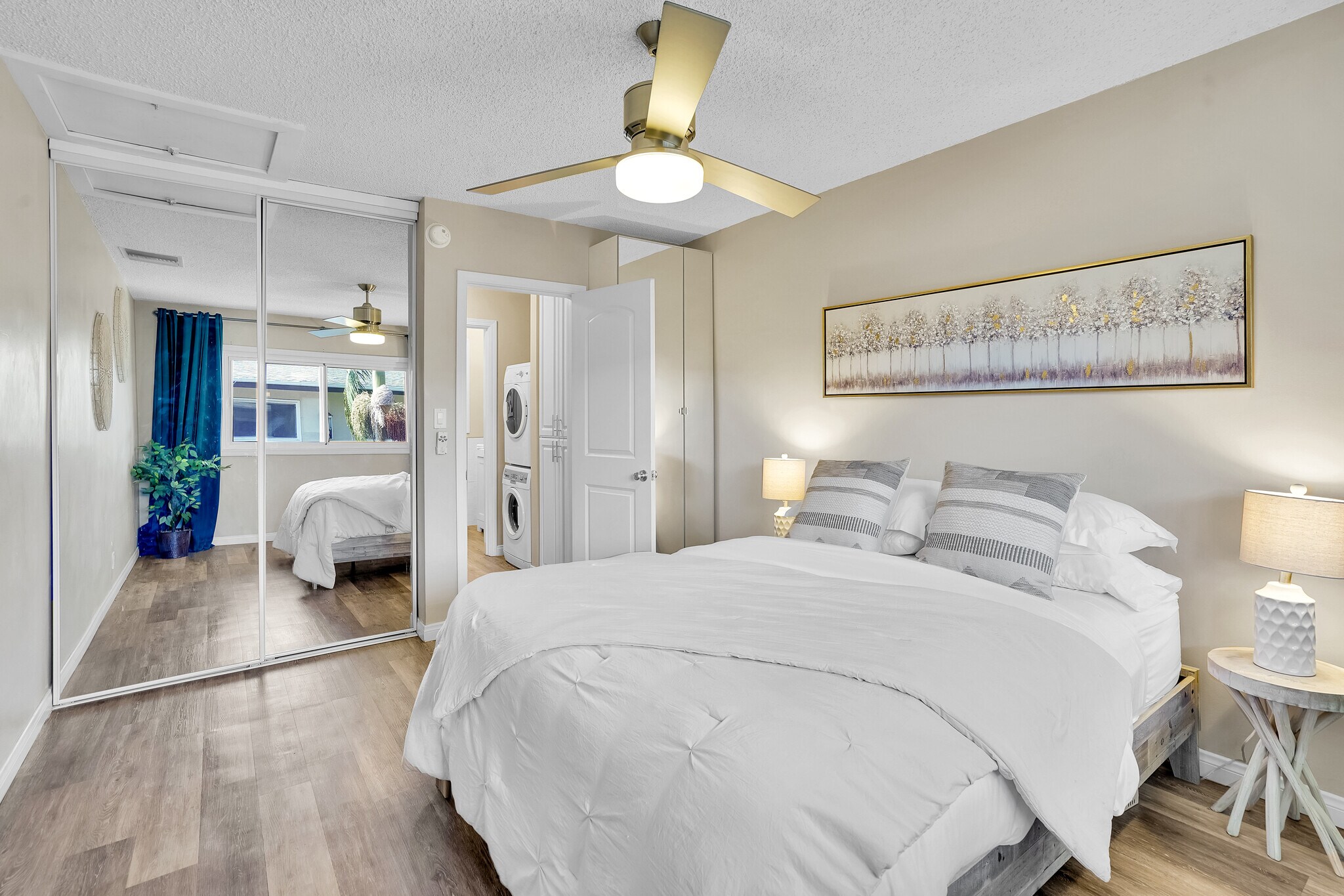 Bedroom & Laundry - 721 Larch St