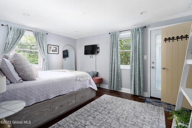 Building Photo - 1 Laurie Ln