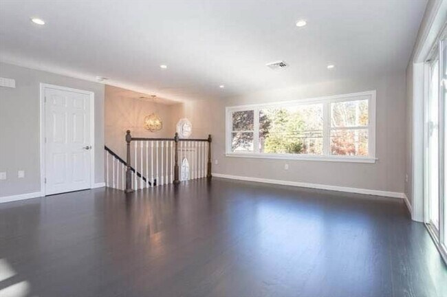 Building Photo - 115 Grove St