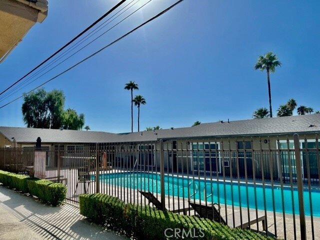 Building Photo - 685 E Vista Chino
