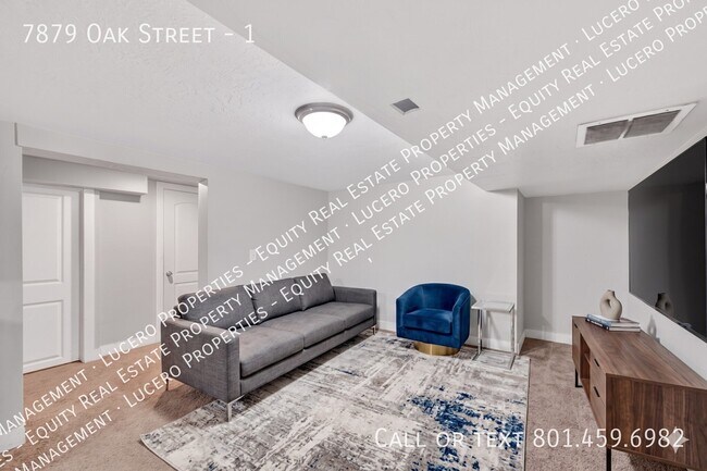Building Photo - 7879 Oak St