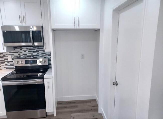 Building Photo - 11820 Gloxinia Ave
