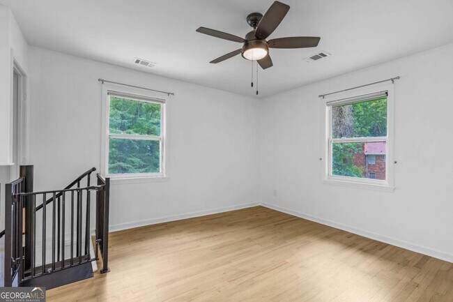 Building Photo - 844 Deckner Ave SW