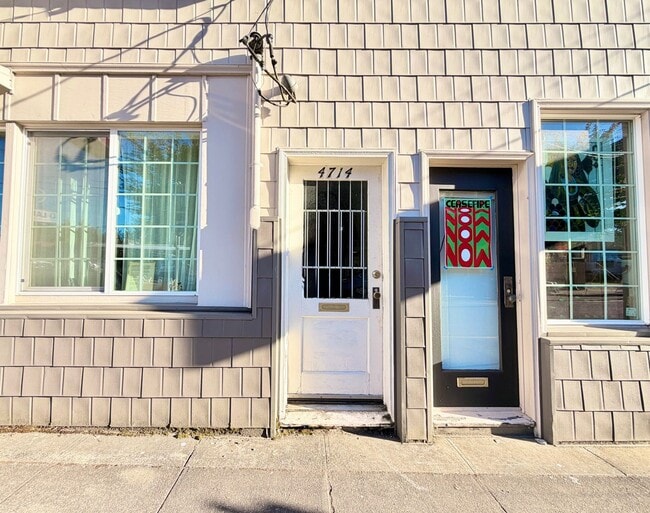Building Photo - R0566