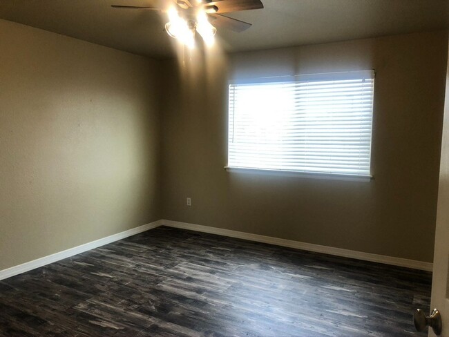 Building Photo - Large 4 bedroom Home in Commerce City