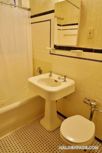 Building Photo - 349 Pleasant St