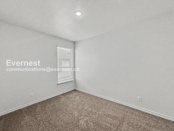 Building Photo - 713 Freedom Cir