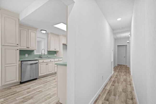 Building Photo - Beautiful & Unique Rental Home Spacious, C...
