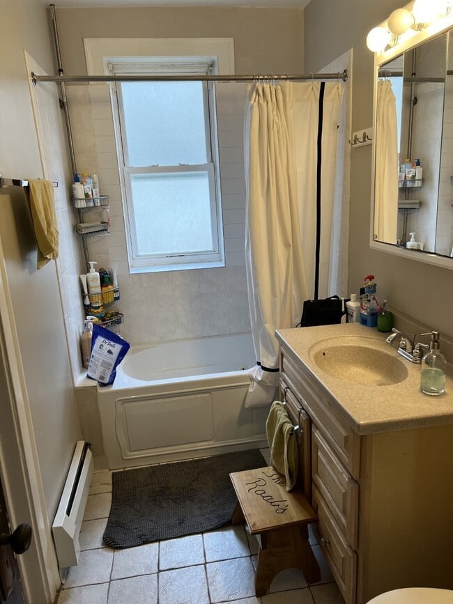 Building Photo - 1408 W Warner Ave