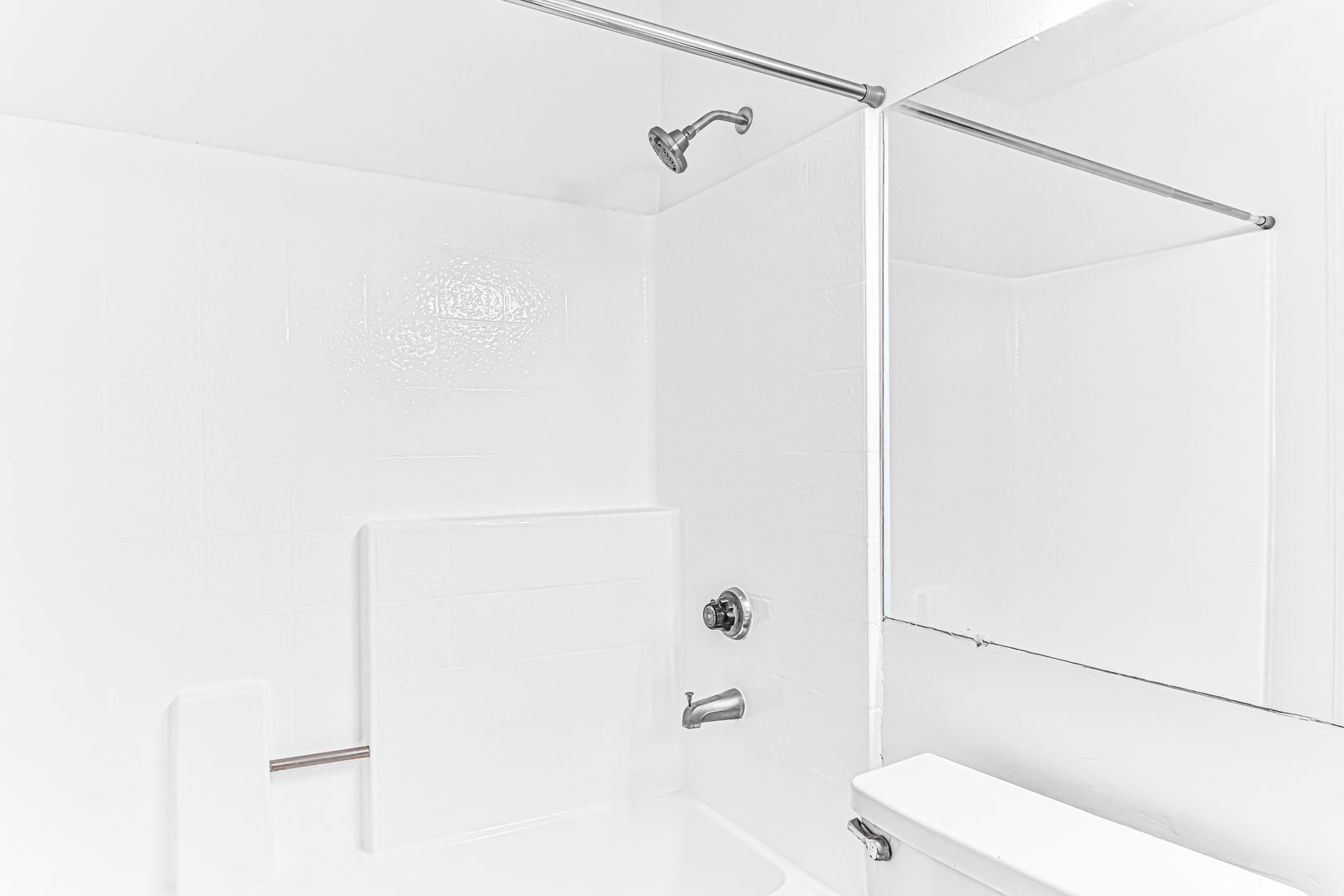 Building Photo - 1070 Loma Ave