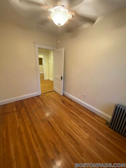 Building Photo - 240 Kelton St