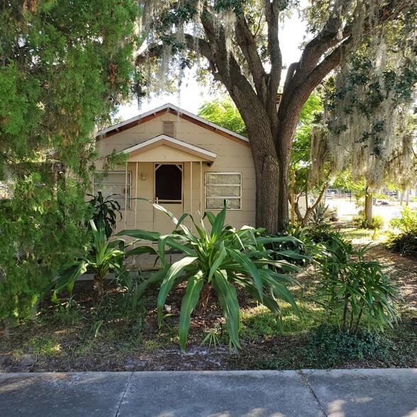 Front Exterior - 4285 Coquina Ave