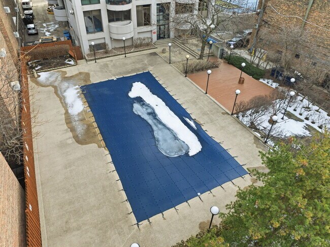 Building Photo - 2020 N Lincoln Park W