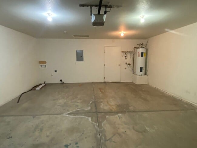 Building Photo - 2065 Runabout Dr