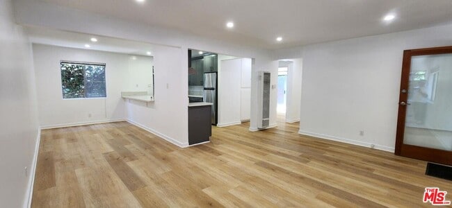 Building Photo - 1603 Oakwood Ave